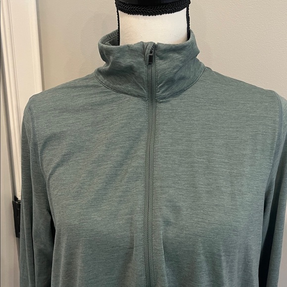 Vuori Sage Green Pullover - Picture 4 of 5
